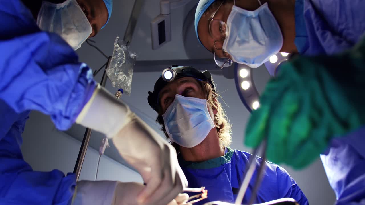 Surgeons performing operation 4k