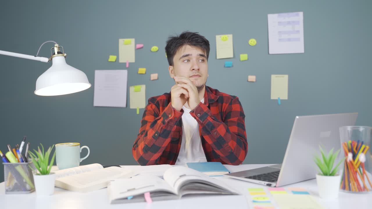 不安を抱える男性の学生 ⁇