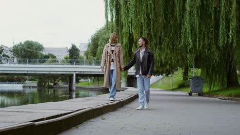 couple walking in a city park