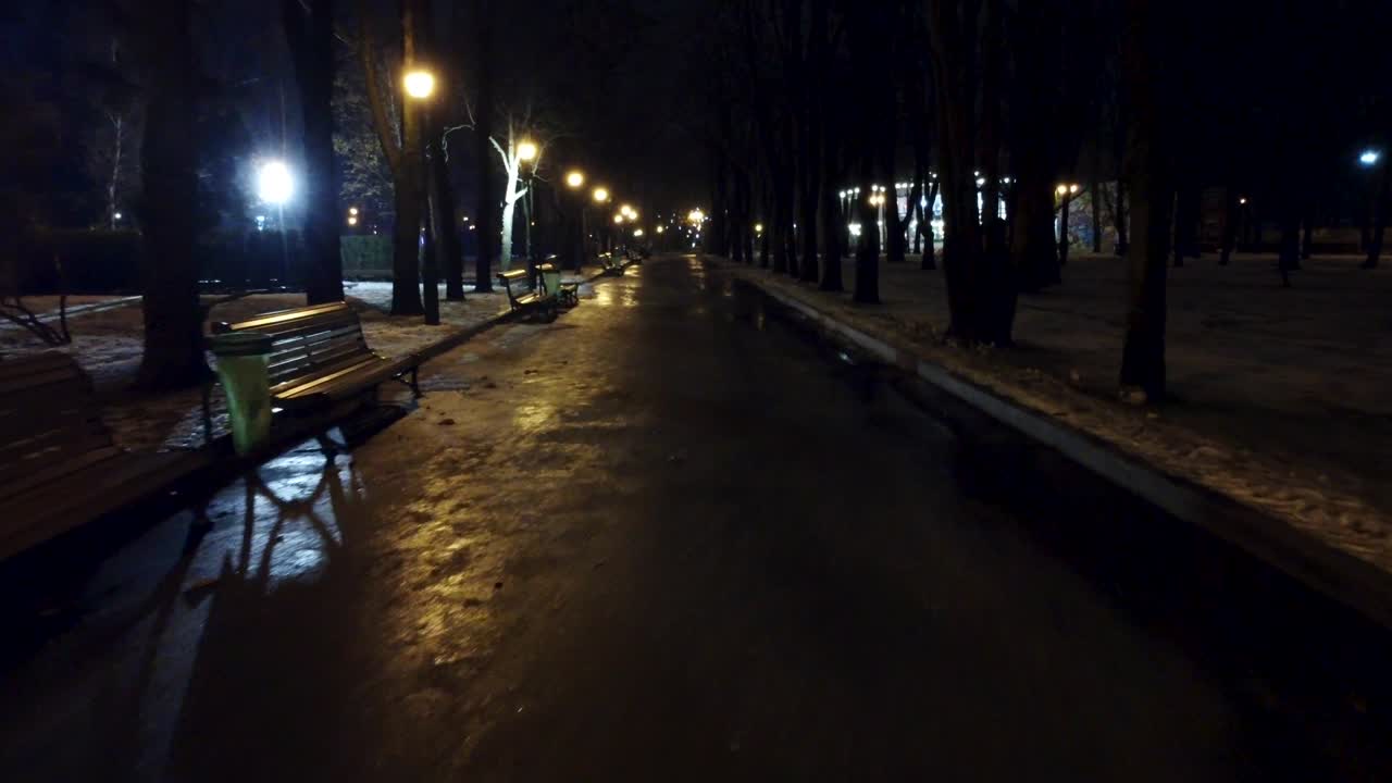 셰브코 시립 정원 빈 골목. 밤 루프