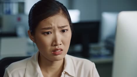 an employee in an office shows a worried expression while staring at a computer screen. the atmosphere is tense as the unexpected information unfolds, creating a sense of urgency.