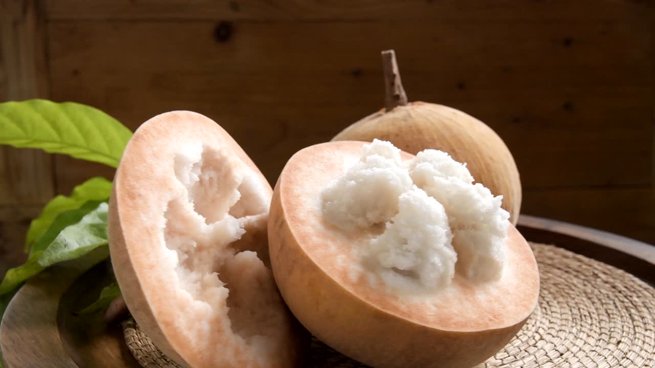 노란색 산톨은 태국의 열대 과일입니다.