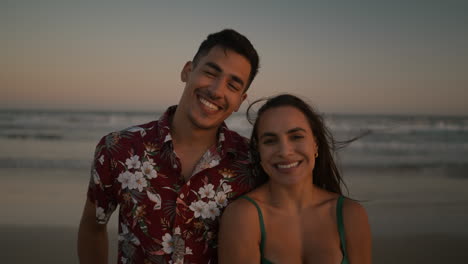 couple posing and kissing at the beach