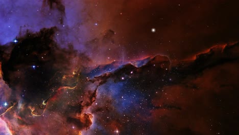 volar hacia la nebulosa en expansión en el cosmos