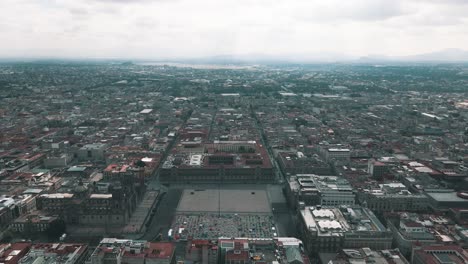 zócalo de la plaza principal de la ciudad de méxico durante una reunión