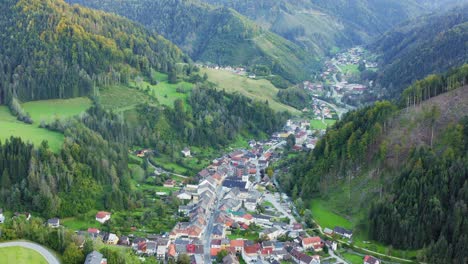 Häuser-Entlang-Alpental