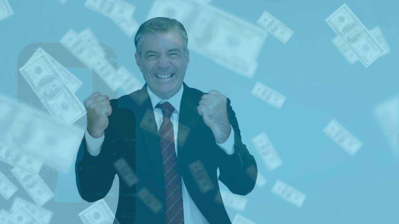 Animation von Banknoten über einem lächelnden kaukasischen Geschäftsmann