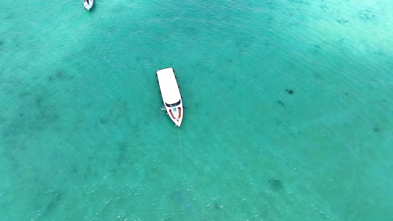 imágenes de aviones no tripulados de las islas phi phi