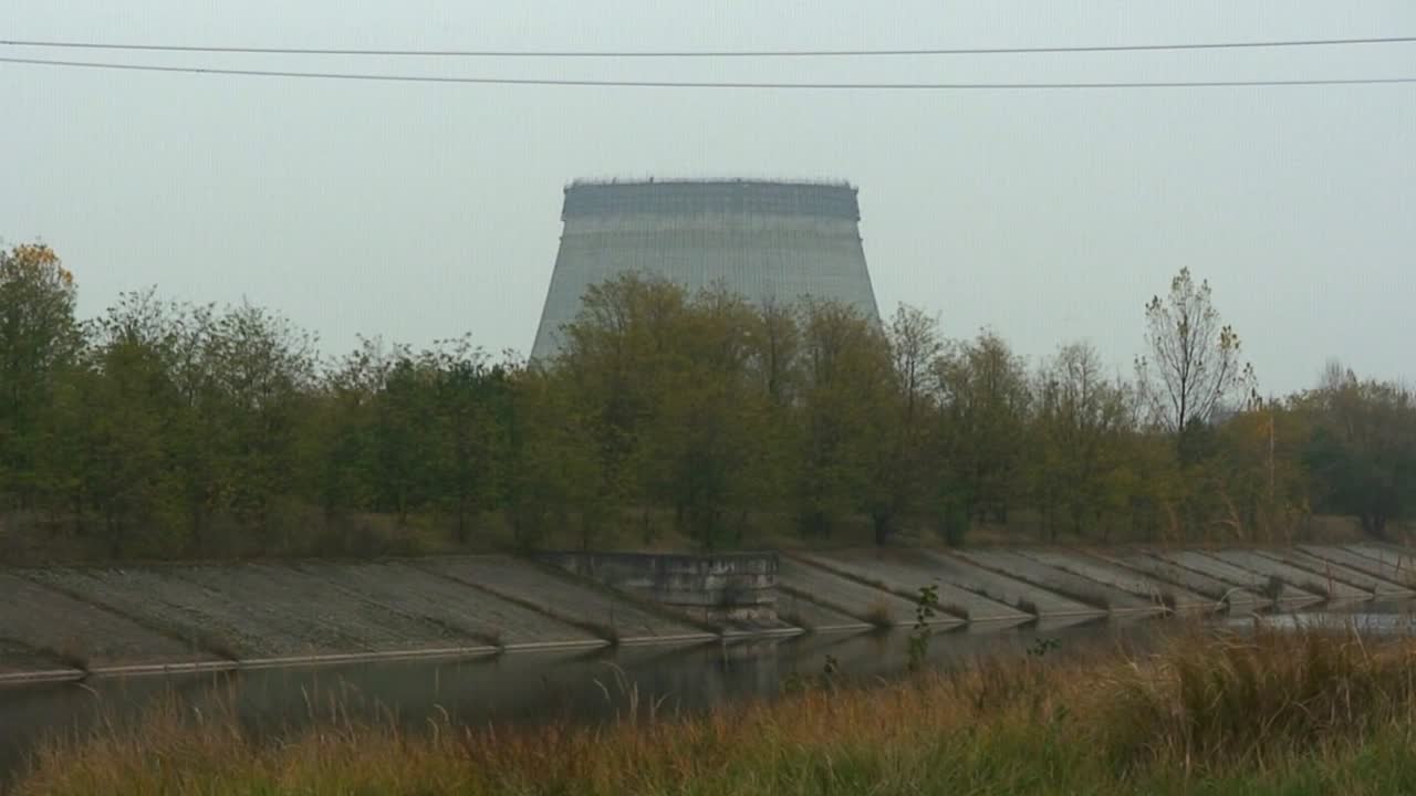 los reactores después de las ruinas del desastre nuclear en chernobyl