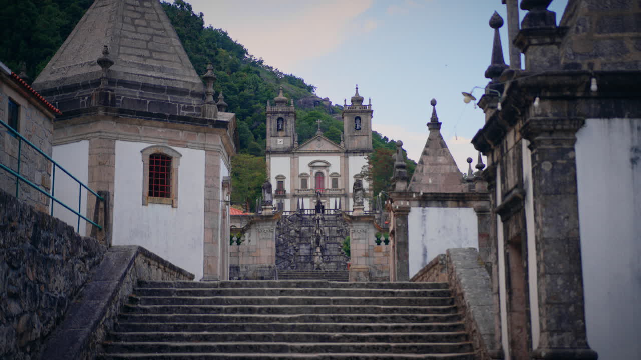 santuario de notre senhora da peneda en el parque nacional de geres escalera hacia el santuario