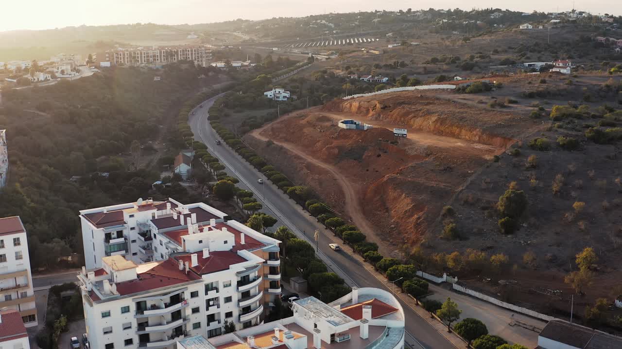rotonda con automóviles vista aérea.