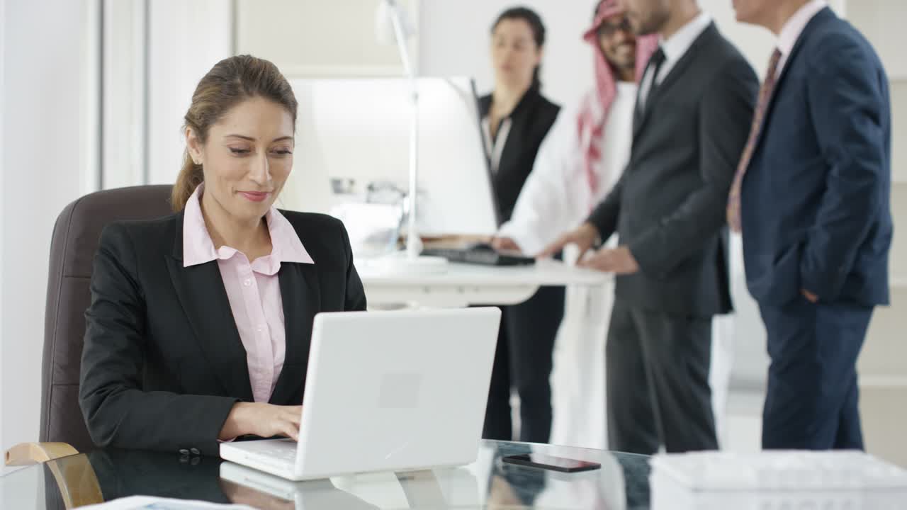hombres de negocios árabes de oriente medio