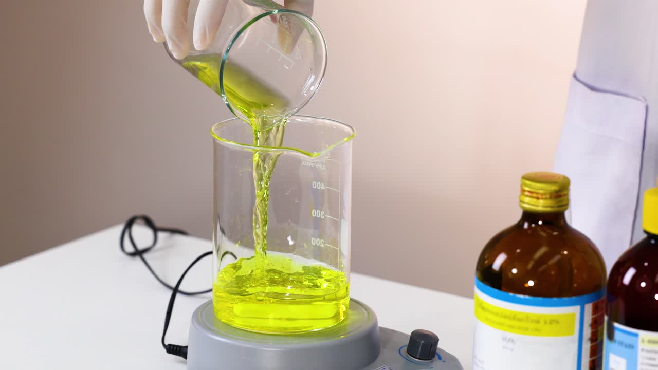 demostración de la reacción química con yodo y vitamina c