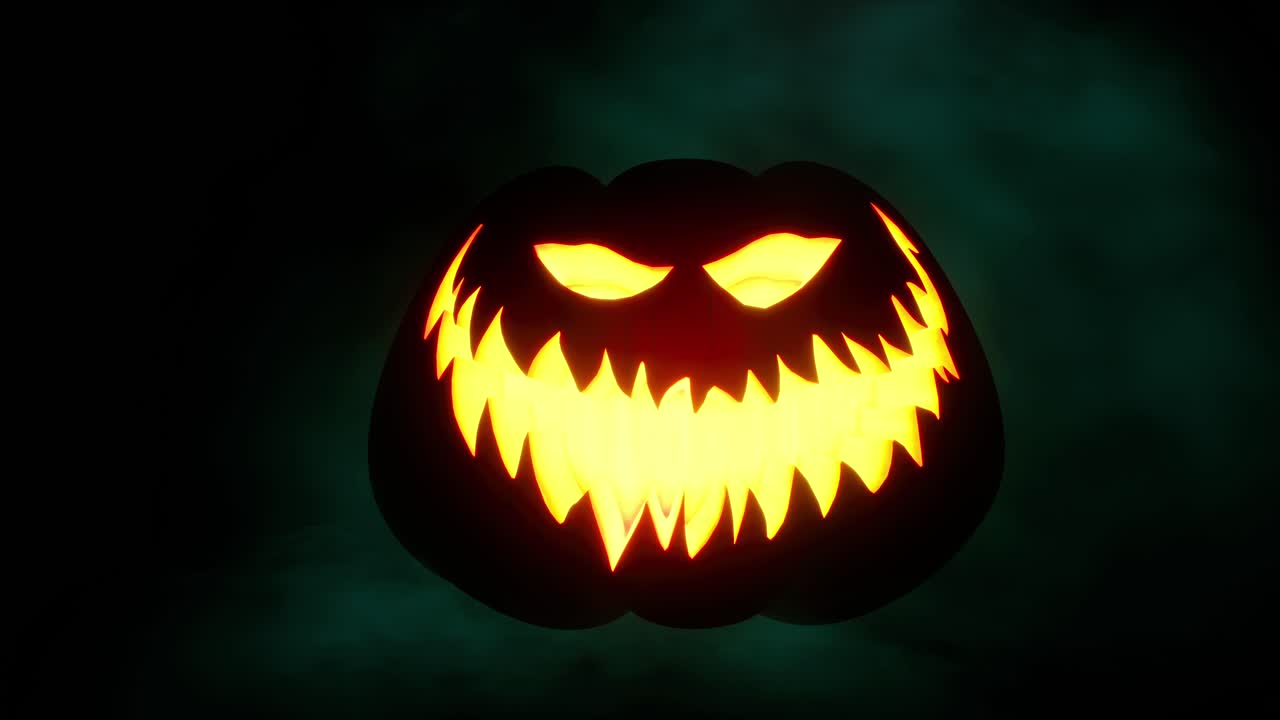 Aggressives, leuchtendes Jack O'Lantern-Gesicht im dunklen Nebel.