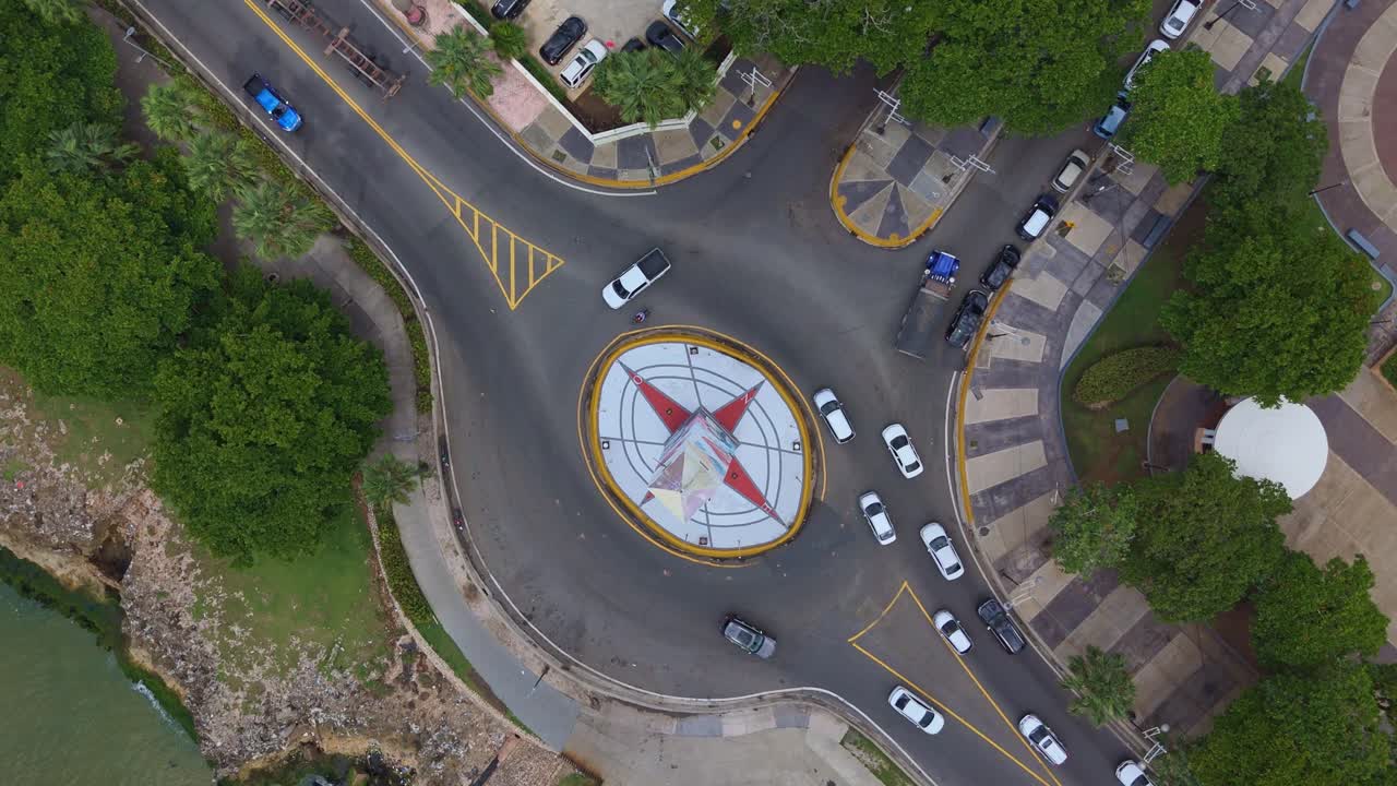 vista aérea de una rotonda en una ciudad
