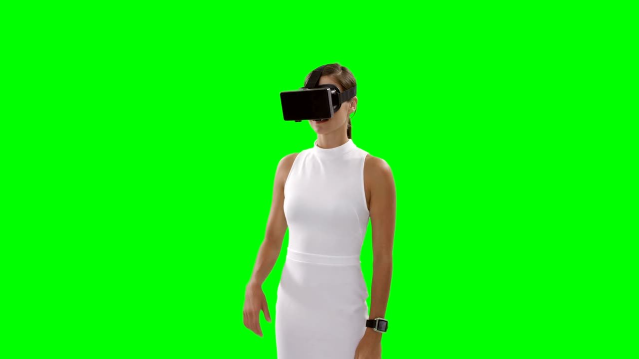 una mujer lleva gafas virtuales
