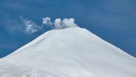 Vulkan-Villarrica-In-Pucon-In-Los-Lagos,-Chile