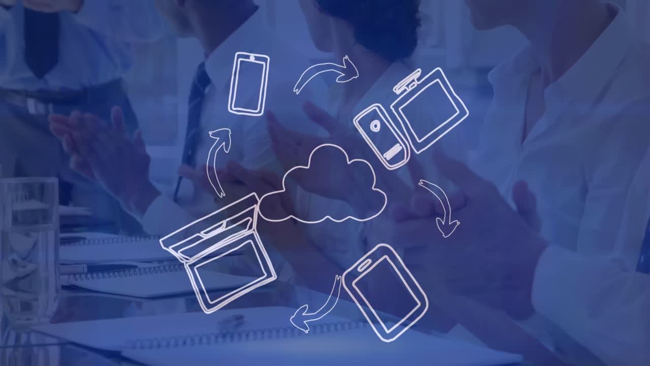 animación de la nube, conexiones con iconos y procesamiento de datos sobre personas de negocios