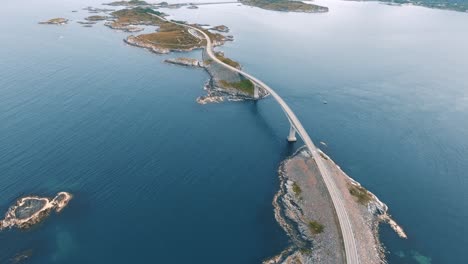 Imágenes-Aéreas-De-La-Carretera-Del-Océano-Atlántico-Noruega