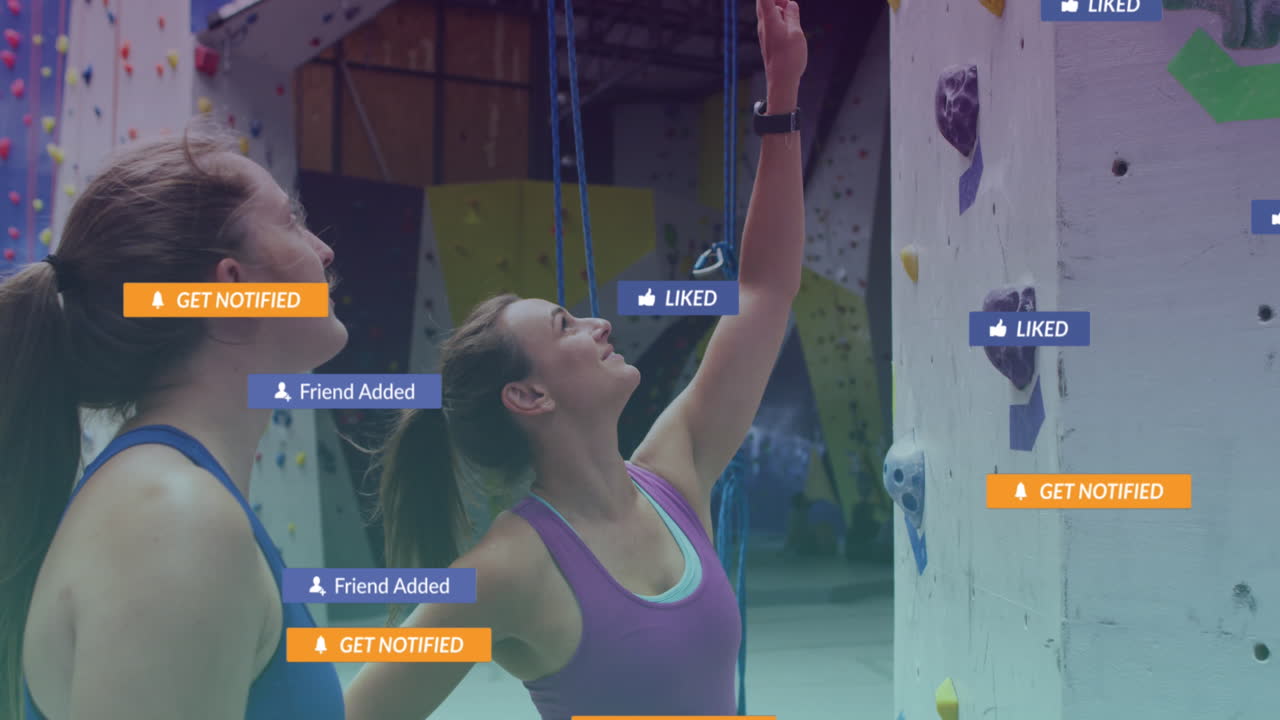 벽 등반에 대해 논의하는 두 명의 백인 건강한 여성에 대한 디지털 아이콘으로 된 음성 거품