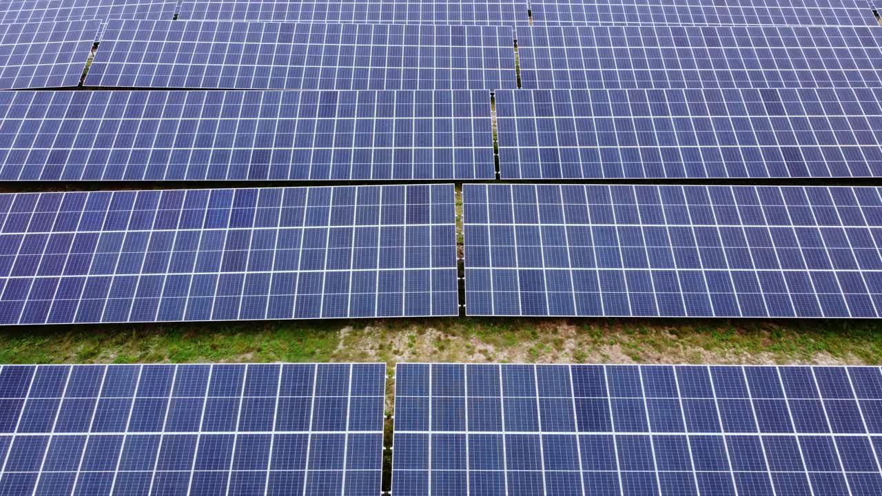 vista aérea de una gran granja solar