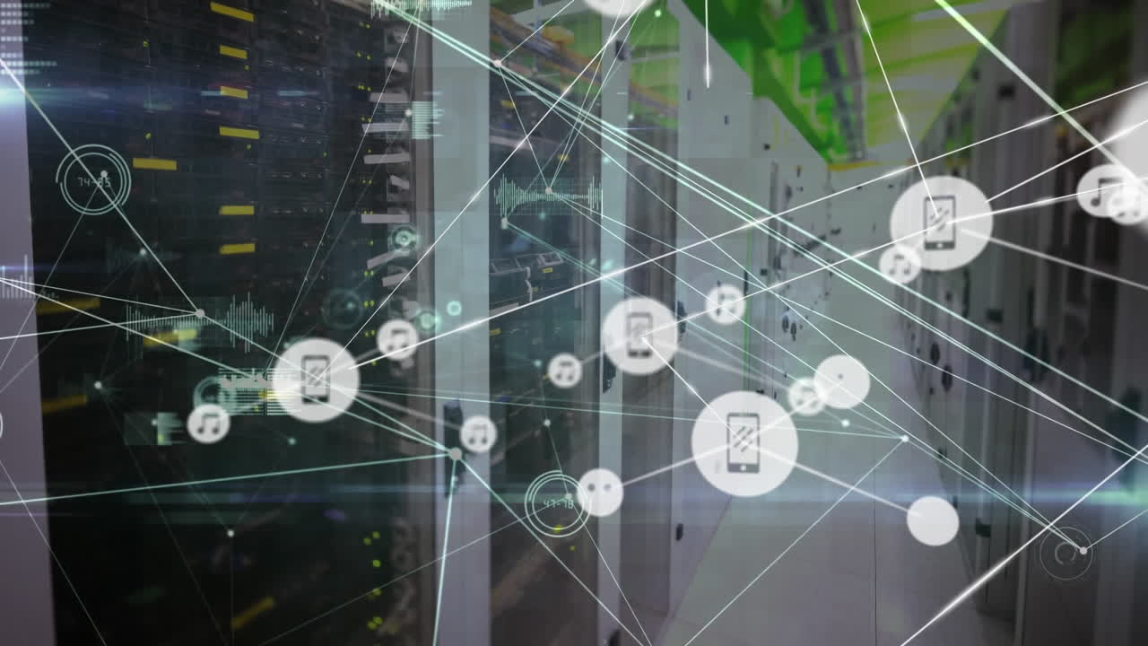 animación de la red de conexiones con iconos sobre la sala de servidores y el procesamiento de datos