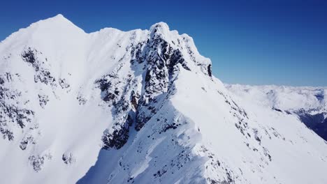 Montaña-Cayoosh-En-El-Lago-Duffey-Backcountry-Canadá