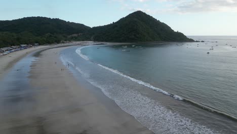 Beach-and-hills-on-the-coast-of-Selong-Belanak-in-Lombok,-Indonesia