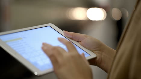 Woman-typing-on-pad-in-underground