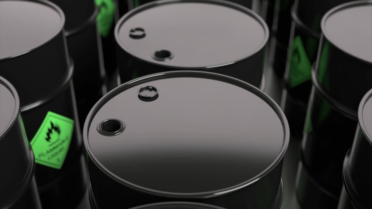 연소 위험 라벨이 붙은 기름 배럴