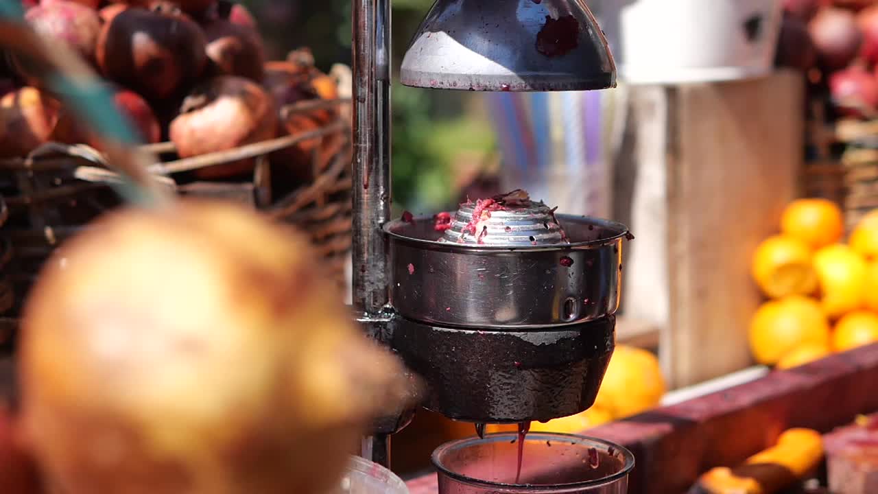 Fresh Pomegranate Juice Extraction