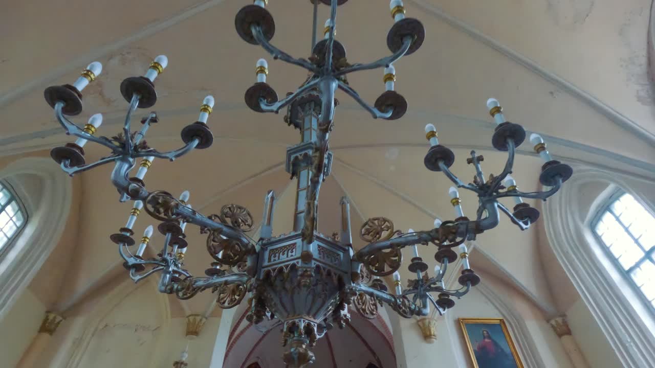 라트비아 북부 비지메 의 스트라우페 마을 에 있는  ⁇ 스트라우페 성 과 스트라우페 복음주의 루터 교회