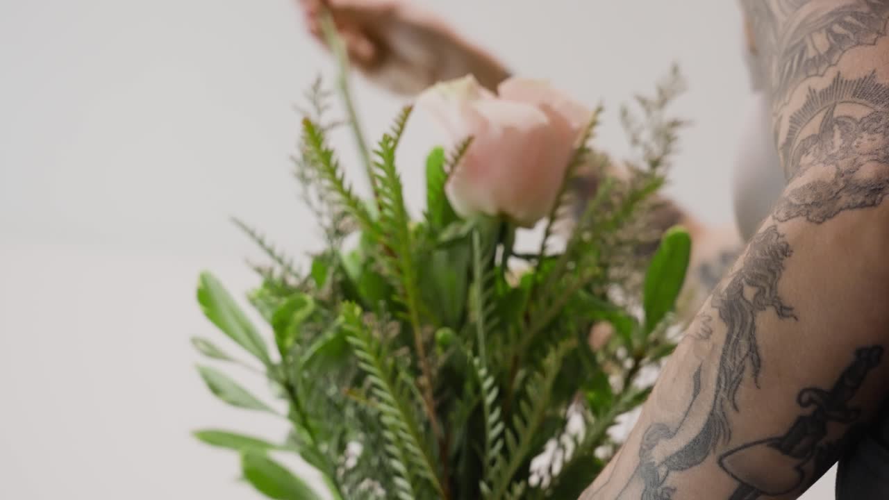 фокусировка на цветочной композиции