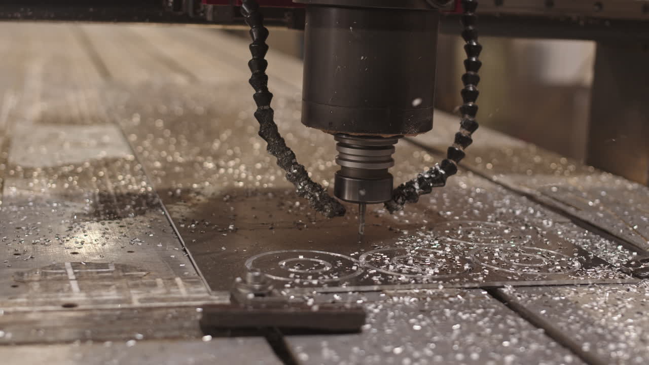 금속을 절단하는 cnc 기계