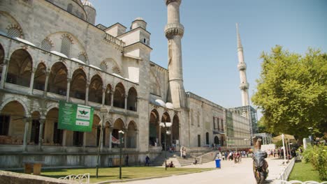 Sultan-Ahmed-Mosque-building-in-Istanbul,-Turkey-outside-view-one