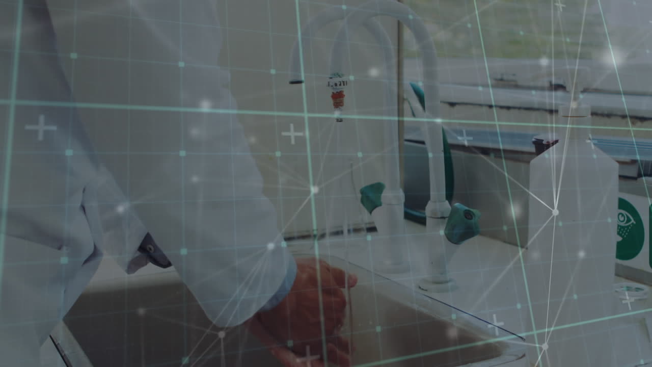 animación de iconos conectados sobre el patrón de cuadrícula sección media de un médico caucásico lavándose las manos