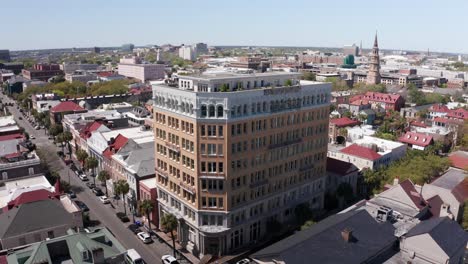 Close-up-panning-aerial-shot-of-the-People's-Office-Building,-the-lone-skyscraper-in-Charleston,-South-Carolina