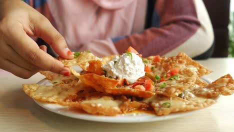 woman eating nachos