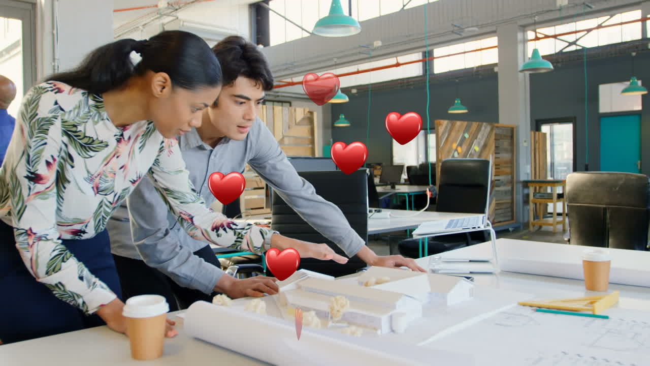 다양한 비즈니스 사람들 사이에 심장 아이콘의 애니메이션