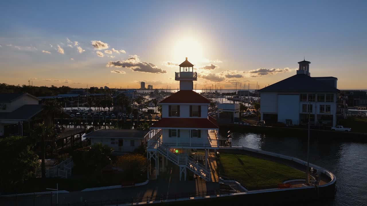 Tramonto sul faro sul lago Pontchartrain in Louisiana