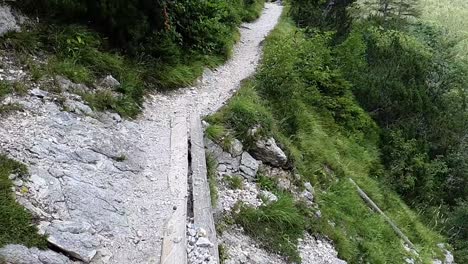 Weg-Am-Rand-Der-Klippe-In-Zeitlupe