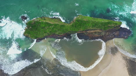 un paisaje pintoresco a lo largo del océano