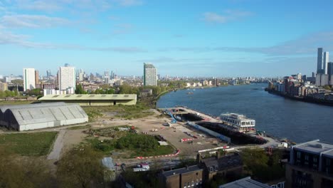 aviones no tripulados dispararon edificios industriales y sitio de construcción ciudad en inglaterra