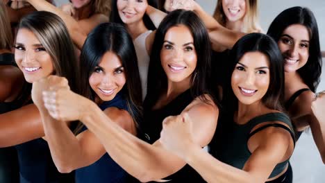 grupo de fitness de mujeres felices