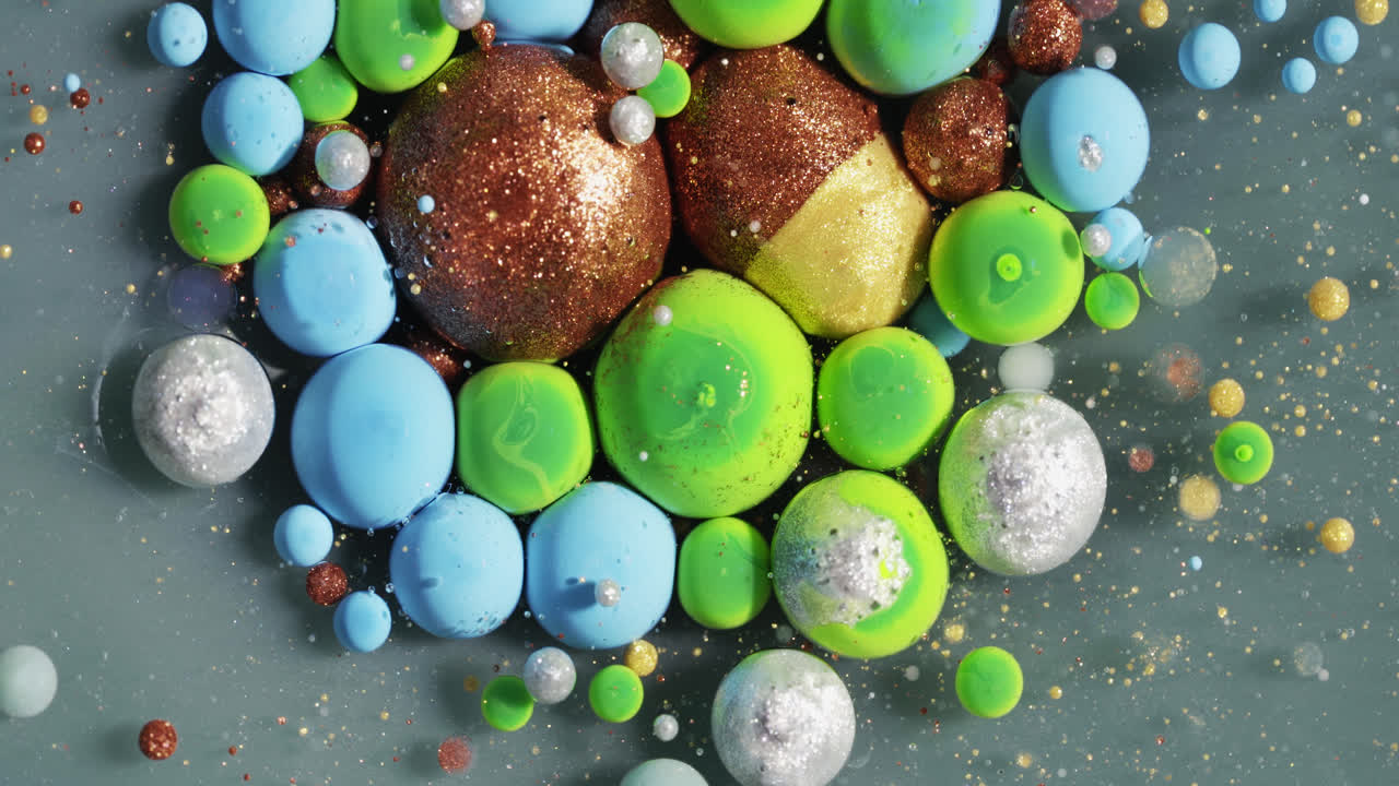 사이키델릭 아크릴 대리석 잉크 흐름 효과가 있는 매크로 거품 주위를 소용돌이치는 미세한 병원체 박테리아 액체 입자