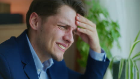 Portrait-of-Disappointed-Businessman