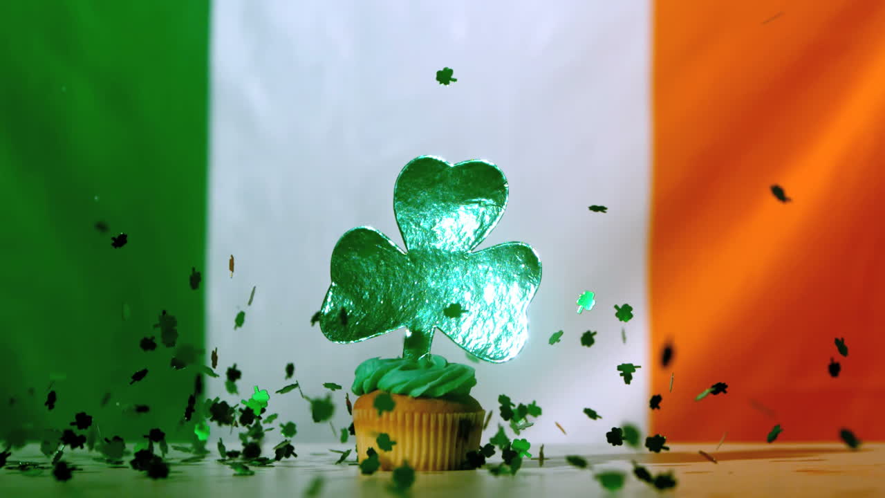 shamrock confeti cayendo en el día de san patricio pastel