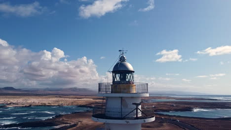 Closeup-Detail-Of-The-Top-Of-El-Cotillo-Lighthouse-With-Historic-Architecture-And-Coastal-View-In-Fuerteventura,-Spain