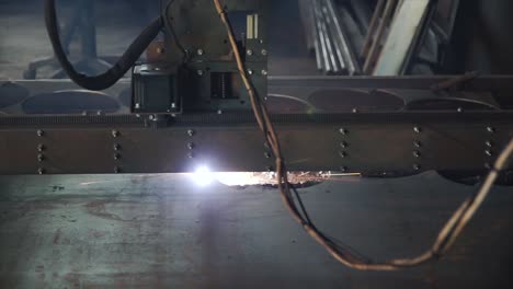 plasma cutting metal sheet