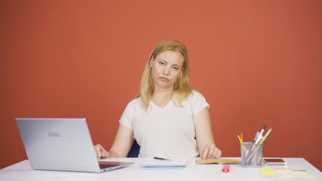 Tired-woman-at-laptop.